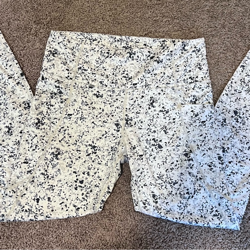 Athleta Sandstone Salutation Leggings